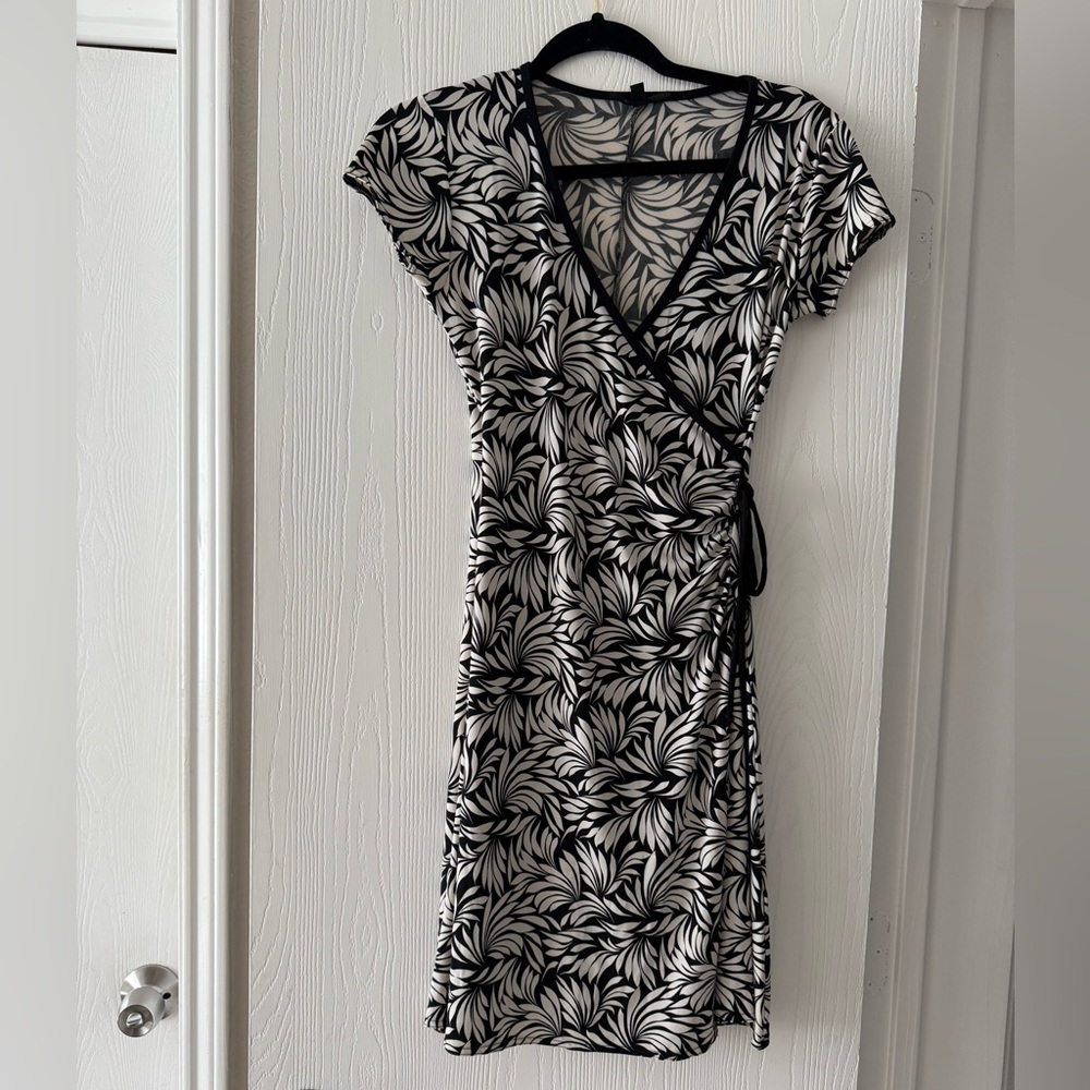 City Triangles Black and White Leaf Print Midi Dress